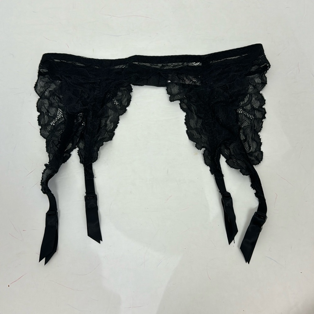 Victorias Secret Garter Belt‎ Black Lingerie Medium Sexy Intimates Lace Lacey
